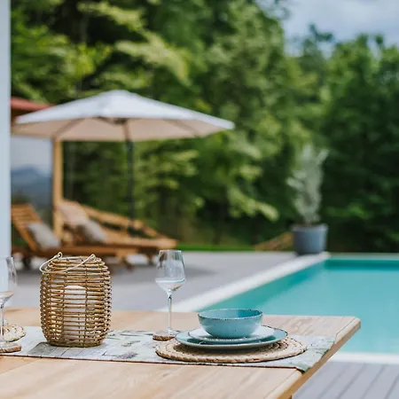 Hundert Am Eichberg, Suedsteiermark *