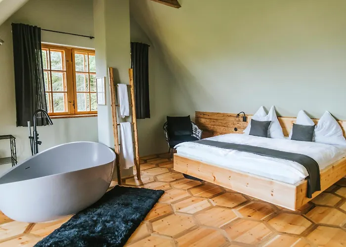 Hundert Am Eichberg, Suedsteiermark * Sankt Johann im Saggautal